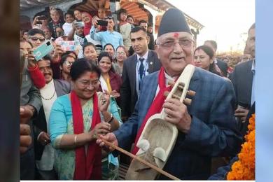 सारङ्गी रेट्दै एमालेका अध्यक्ष ओली